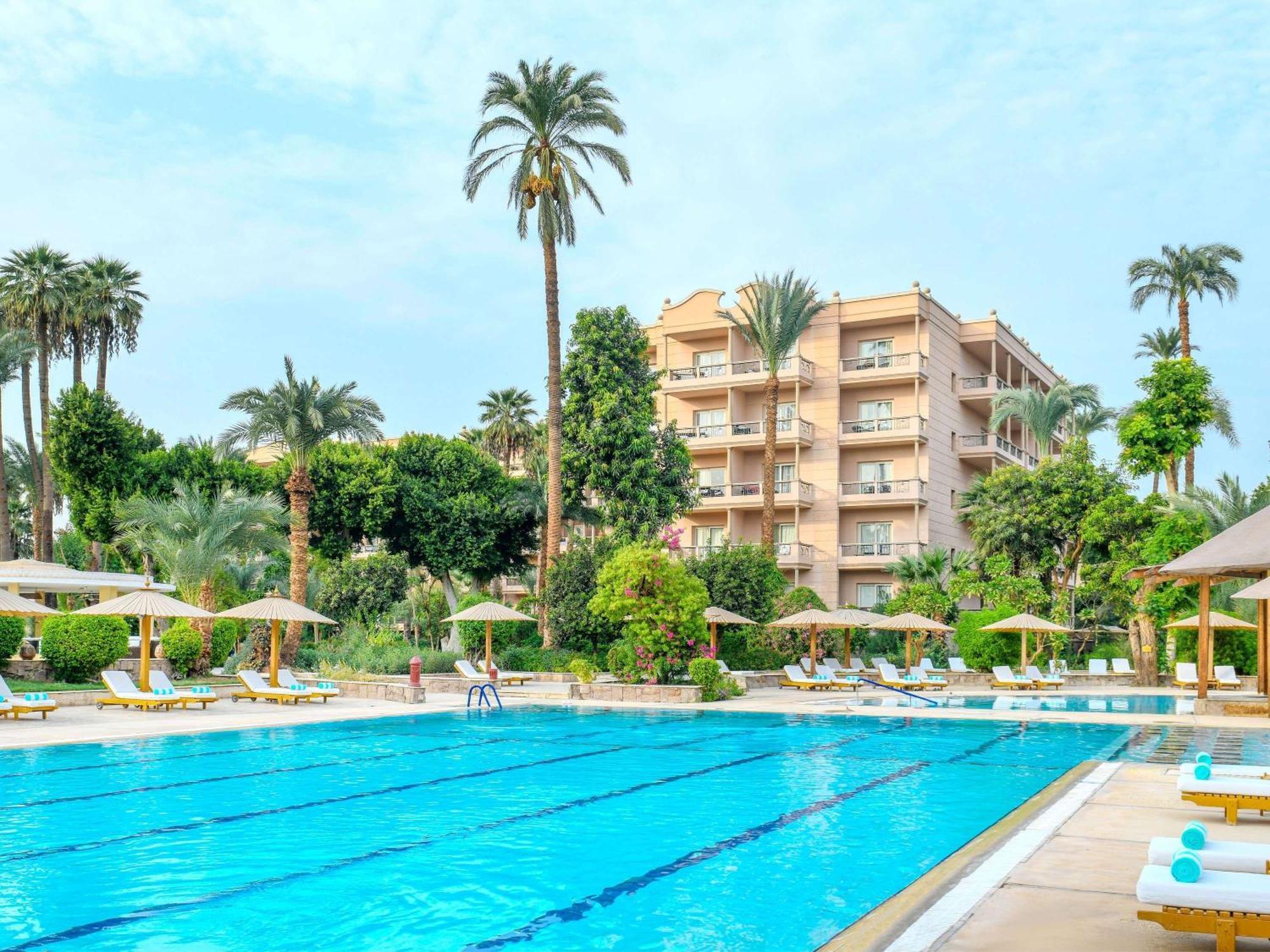 فندق بافيلون وينتر الاقصر الأقصر المظهر الخارجي الصورة The swimming pool at the hotel